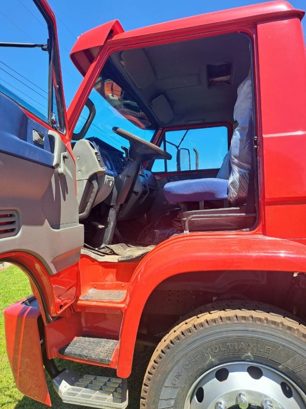 Volkswagen 24220 VW 24-220 Worker T 3-Eixos 2010/2011 CAMINHÕES & CAMIONETAS PASSO FUNDO / Carros no Vale