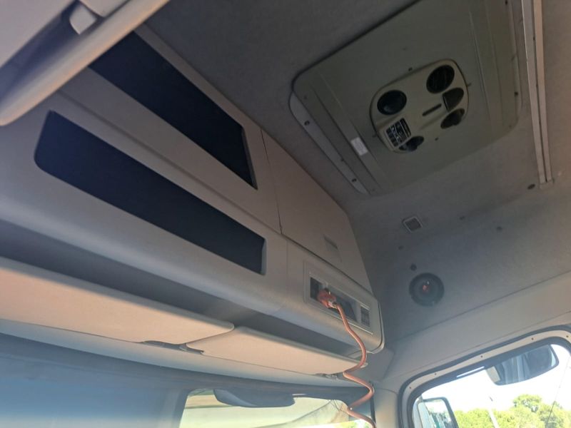 Volkswagen 24250 24-250 E Constellation 3-Eixos 2006/2007 CAMINHÕES & CAMIONETAS PASSO FUNDO / Carros no Vale