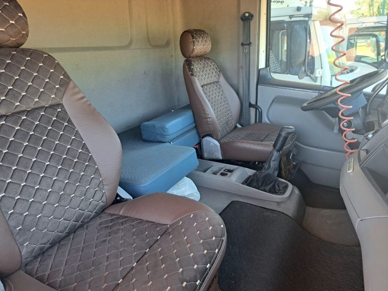 Volkswagen 24250 24-250 E Constellation 3-Eixos 2006/2007 CAMINHÕES & CAMIONETAS PASSO FUNDO / Carros no Vale