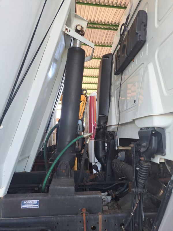 Volkswagen 24250 24-250 E Constellation 3-Eixos 2006/2007 CAMINHÕES & CAMIONETAS PASSO FUNDO / Carros no Vale