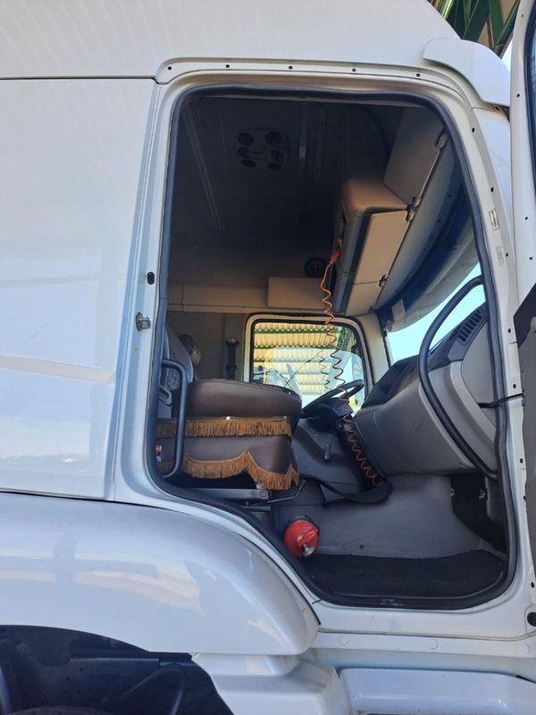 Volkswagen 24250 24-250 E Constellation 3-Eixos 2006/2007 CAMINHÕES & CAMIONETAS PASSO FUNDO / Carros no Vale