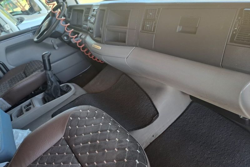 Volkswagen 24250 24-250 E Constellation 3-Eixos 2006/2007 CAMINHÕES & CAMIONETAS PASSO FUNDO / Carros no Vale