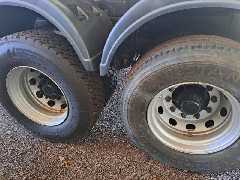 Volkswagen 24250 24-250 E Constellation 3-Eixos 2006/2007 CAMINHÕES & CAMIONETAS PASSO FUNDO / Carros no Vale