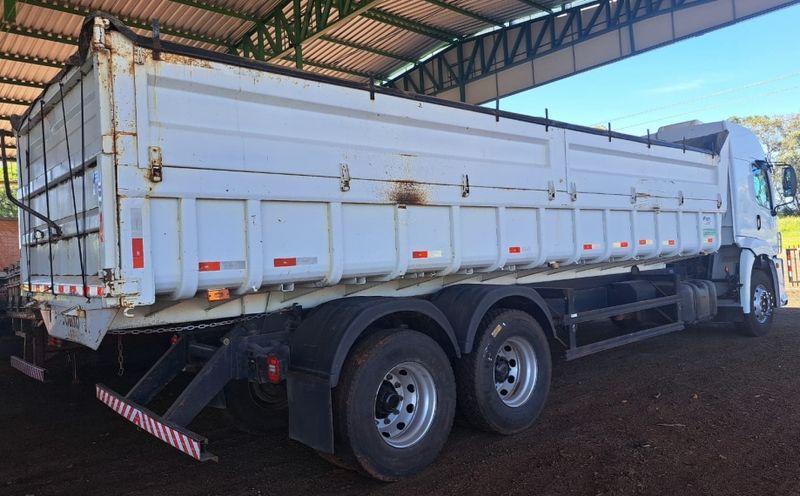 Volkswagen 24250 24-250 E Constellation 3-Eixos 2006/2007 CAMINHÕES & CAMIONETAS PASSO FUNDO / Carros no Vale