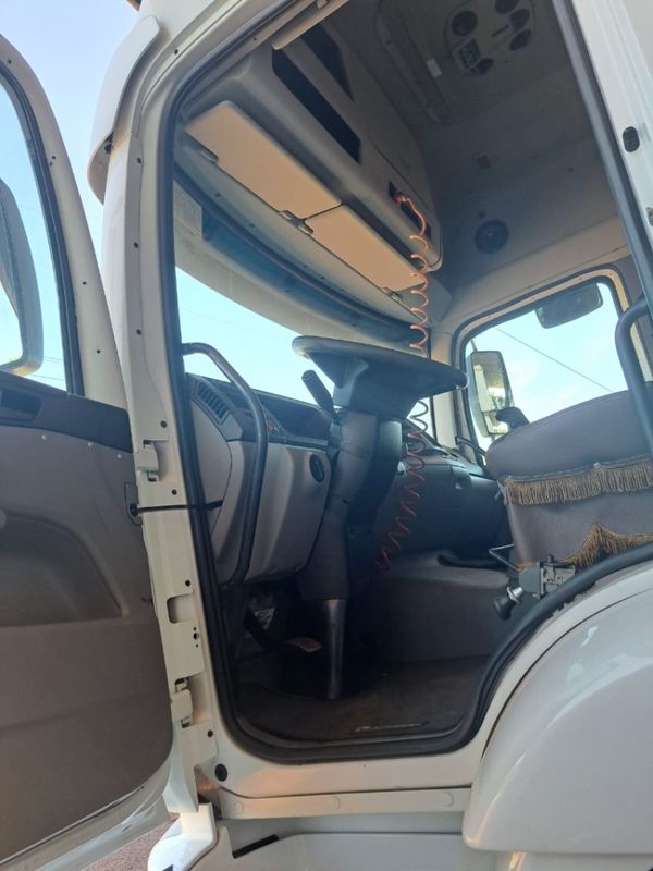 Volkswagen 24250 24-250 E Constellation 3-Eixos 2006/2007 CAMINHÕES & CAMIONETAS PASSO FUNDO / Carros no Vale