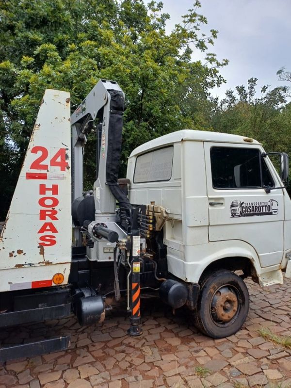 Volkswagen 7110 VW 7110 Munck Plataforma 1990/1990 CAMINHÕES & CAMIONETAS PASSO FUNDO / Carros no Vale