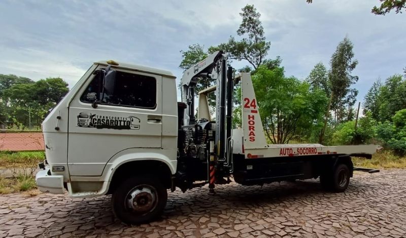 Volkswagen 7110 VW 7110 Munck Plataforma 1990/1990 CAMINHÕES & CAMIONETAS PASSO FUNDO / Carros no Vale