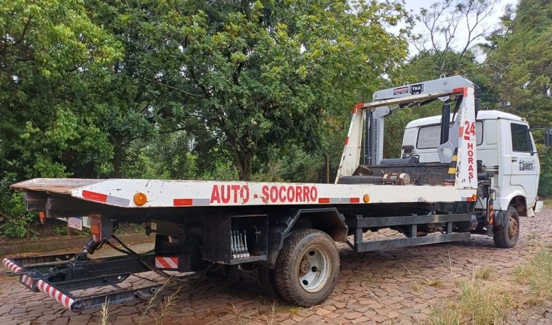 Volkswagen 7110 VW 7110 Munck Plataforma 1990/1990 CAMINHÕES & CAMIONETAS PASSO FUNDO / Carros no Vale