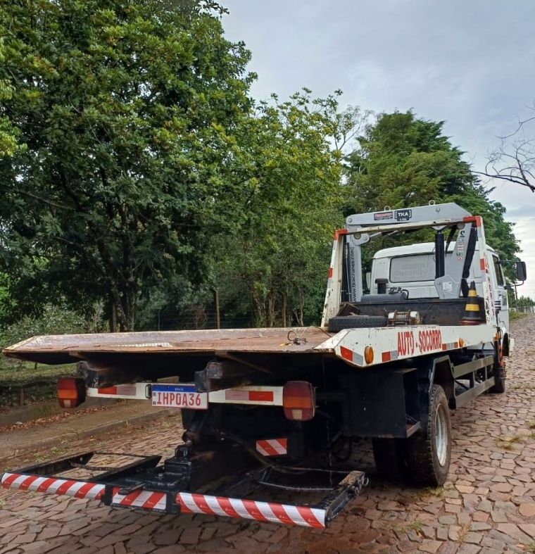 Volkswagen 7110 VW 7110 Munck Plataforma 1990/1990 CAMINHÕES & CAMIONETAS PASSO FUNDO / Carros no Vale