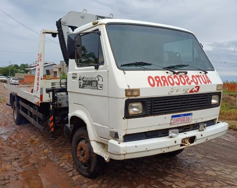 Volkswagen 7110 VW 7110 Munck Plataforma 1990/1990 CAMINHÕES & CAMIONETAS PASSO FUNDO / Carros no Vale