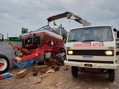 Volkswagen 7110 VW 7110 Munck Plataforma 1990/1990 CAMINHÕES & CAMIONETAS PASSO FUNDO / Carros no Vale