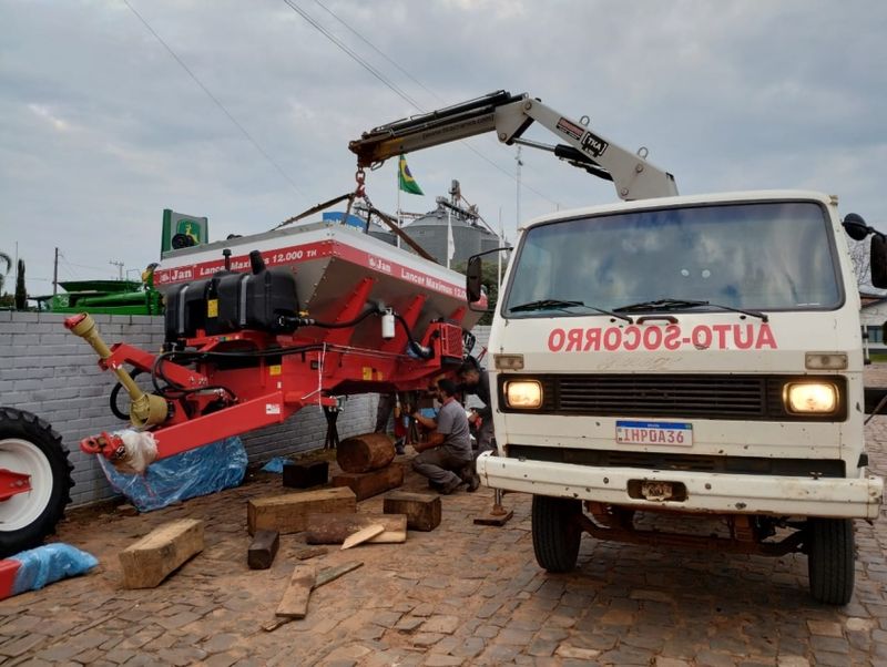 Volkswagen 7110 VW 7110 Munck Plataforma 1990/1990 CAMINHÕES & CAMIONETAS PASSO FUNDO / Carros no Vale