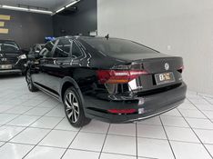 Volkswagen JETTA 1.4 250 TSI TOTAL FLEX TIPTRONIC 2018/2019 CAMINHÕES & CAMIONETAS PASSO FUNDO / Carros no Vale
