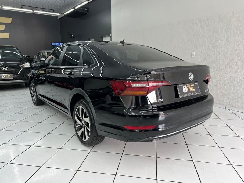 Volkswagen JETTA 1.4 250 TSI TOTAL FLEX TIPTRONIC 2018/2019 CAMINHÕES & CAMIONETAS PASSO FUNDO / Carros no Vale