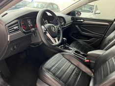 Volkswagen JETTA 1.4 250 TSI TOTAL FLEX TIPTRONIC 2018/2019 CAMINHÕES & CAMIONETAS PASSO FUNDO / Carros no Vale