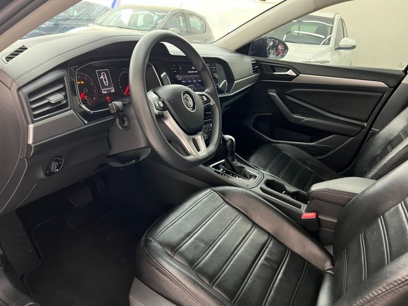 Volkswagen JETTA 1.4 250 TSI TOTAL FLEX TIPTRONIC 2018/2019 CAMINHÕES & CAMIONETAS PASSO FUNDO / Carros no Vale