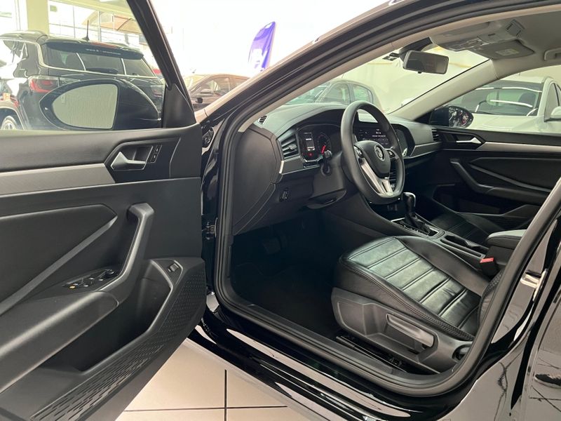 Volkswagen JETTA 1.4 250 TSI TOTAL FLEX TIPTRONIC 2018/2019 CAMINHÕES & CAMIONETAS PASSO FUNDO / Carros no Vale
