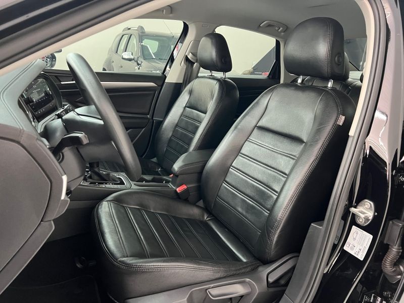 Volkswagen JETTA 1.4 250 TSI TOTAL FLEX TIPTRONIC 2018/2019 CAMINHÕES & CAMIONETAS PASSO FUNDO / Carros no Vale