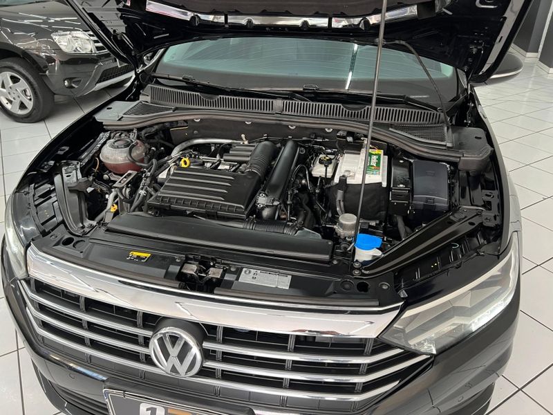 Volkswagen JETTA 1.4 250 TSI TOTAL FLEX TIPTRONIC 2018/2019 CAMINHÕES & CAMIONETAS PASSO FUNDO / Carros no Vale