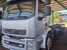Volvo VM 270 6×2 2p Chassi 2013/2013 CAMINHÕES & CAMIONETAS PASSO FUNDO / Carros no Vale