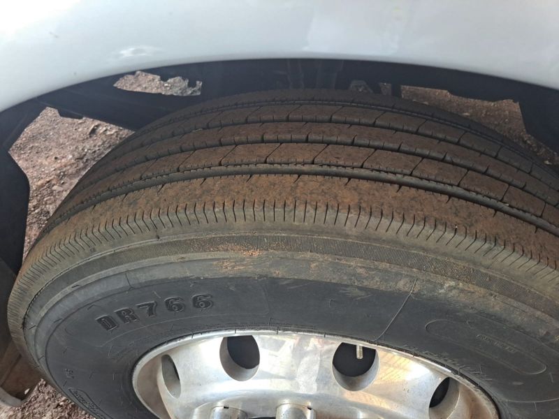 Volvo VM 270 6×2 2p Chassi 2013/2013 CAMINHÕES & CAMIONETAS PASSO FUNDO / Carros no Vale Volvo VM 270 6×2 2p Chassi 2013/2013 CAMINHÕES & CAMIONETAS PASSO FUNDO / Carros no Vale