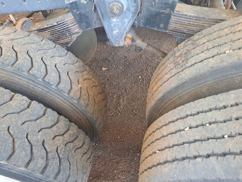 Volvo VM 270 6×2 2p Chassi 2013/2013 CAMINHÕES & CAMIONETAS PASSO FUNDO / Carros no Vale Volvo VM 270 6×2 2p Chassi 2013/2013 CAMINHÕES & CAMIONETAS PASSO FUNDO / Carros no Vale