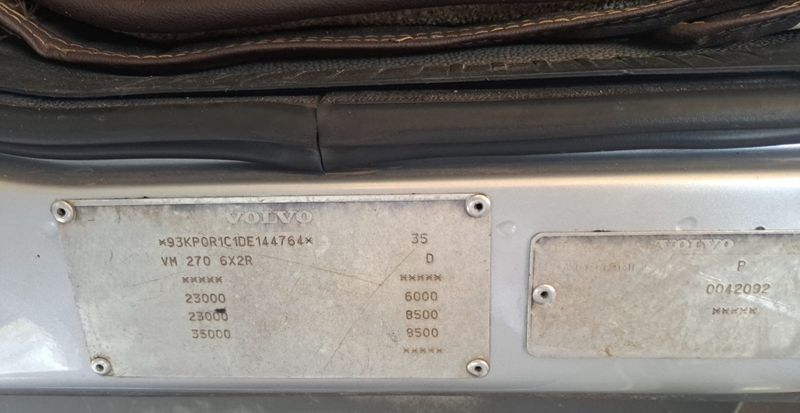 Volvo VM 270 6×2 2p Chassi 2013/2013 CAMINHÕES & CAMIONETAS PASSO FUNDO / Carros no Vale Volvo VM 270 6×2 2p Chassi 2013/2013 CAMINHÕES & CAMIONETAS PASSO FUNDO / Carros no Vale