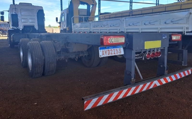 Volvo VM 270 6×2 2p Chassi 2013/2013 CAMINHÕES & CAMIONETAS PASSO FUNDO / Carros no Vale Volvo VM 270 6×2 2p Chassi 2013/2013 CAMINHÕES & CAMIONETAS PASSO FUNDO / Carros no Vale