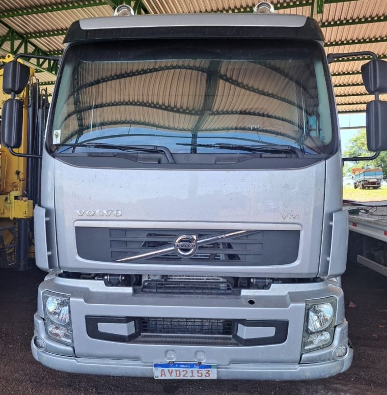 Volvo VM 270 6×2 2p Chassi 2013/2013 CAMINHÕES & CAMIONETAS PASSO FUNDO / Carros no Vale Volvo VM 270 6×2 2p Chassi 2013/2013 CAMINHÕES & CAMIONETAS PASSO FUNDO / Carros no Vale