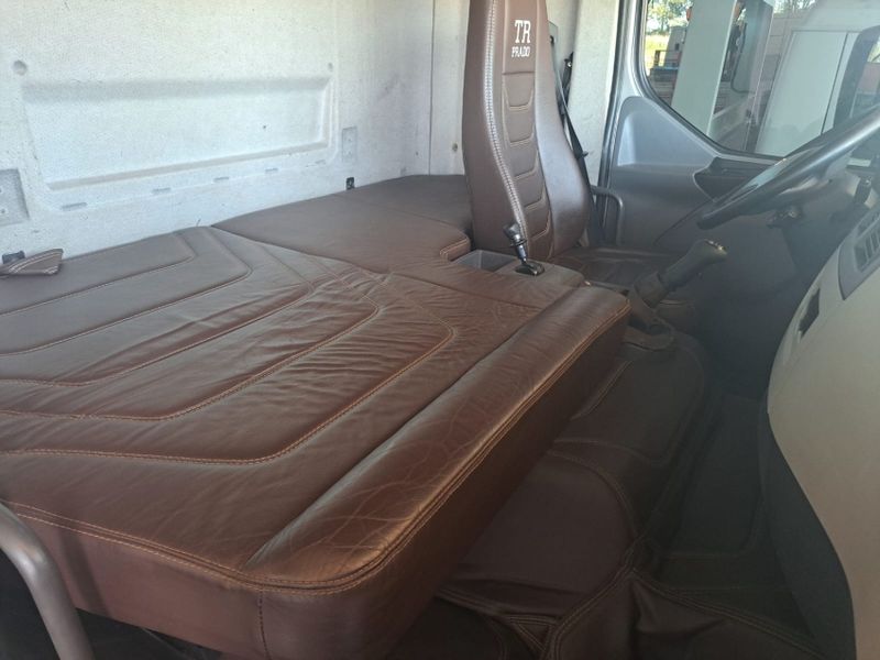 Volvo VM 270 6×2 2p Chassi 2013/2013 CAMINHÕES & CAMIONETAS PASSO FUNDO / Carros no Vale Volvo VM 270 6×2 2p Chassi 2013/2013 CAMINHÕES & CAMIONETAS PASSO FUNDO / Carros no Vale