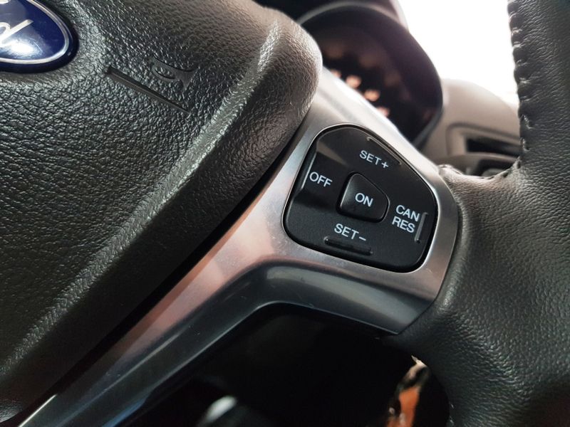 Ford FIESTA 1.6 TITANIUM HATCH 16V FLEX 4P POWERSHIFT 2014/2015 ADVANT AUTOMÓVEIS CAXIAS DO SUL / Carros no Vale