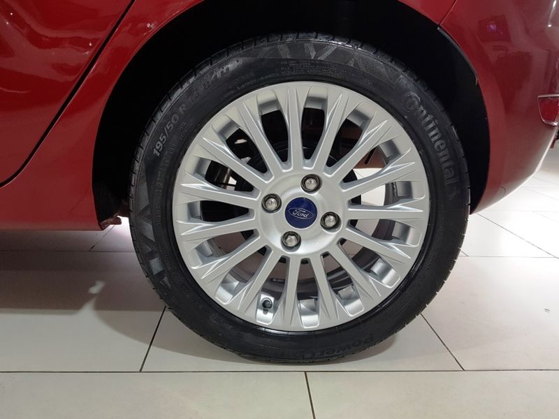 Ford FIESTA 1.6 TITANIUM HATCH 16V FLEX 4P POWERSHIFT 2014/2015 ADVANT AUTOMÓVEIS CAXIAS DO SUL / Carros no Vale