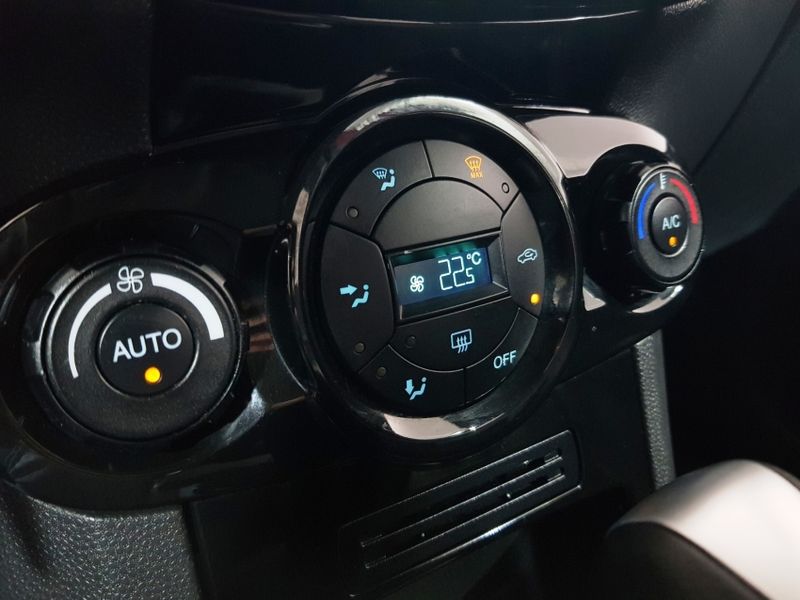 Ford FIESTA 1.6 TITANIUM HATCH 16V FLEX 4P POWERSHIFT 2014/2015 ADVANT AUTOMÓVEIS CAXIAS DO SUL / Carros no Vale