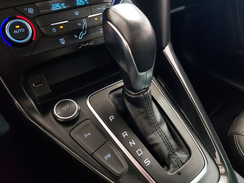 Ford FOCUS 2.0 TITANIUM PLUS FASTBACK 16V FLEX 4P POWERSHIFT 2016/2016 ADVANT AUTOMÓVEIS CAXIAS DO SUL / Carros no Vale