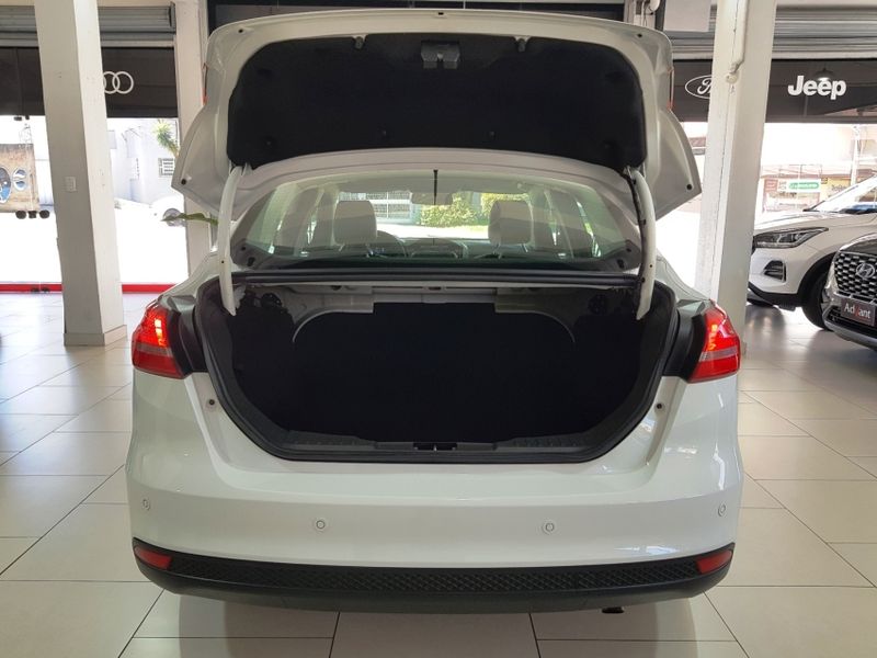 Ford FOCUS 2.0 TITANIUM PLUS FASTBACK 16V FLEX 4P POWERSHIFT 2016/2016 ADVANT AUTOMÓVEIS CAXIAS DO SUL / Carros no Vale