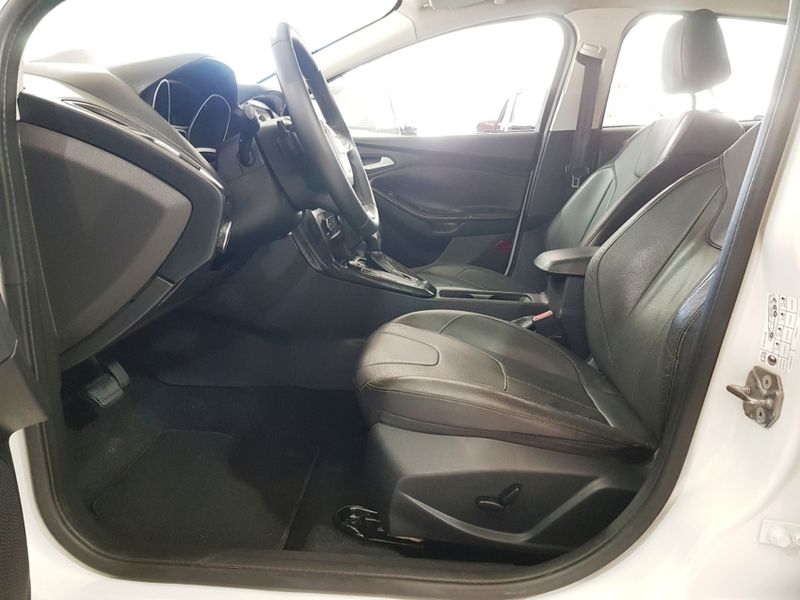 Ford FOCUS 2.0 TITANIUM PLUS FASTBACK 16V FLEX 4P POWERSHIFT 2016/2016 ADVANT AUTOMÓVEIS CAXIAS DO SUL / Carros no Vale