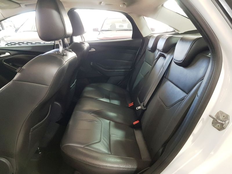 Ford FOCUS 2.0 TITANIUM PLUS FASTBACK 16V FLEX 4P POWERSHIFT 2016/2016 ADVANT AUTOMÓVEIS CAXIAS DO SUL / Carros no Vale