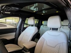 JEEP COMMANDER 1.3 T270 TURBO FLEX OVERLAND AT6 2023/2023 CARRO DEZ NOVO HAMBURGO / Carros no Vale
