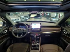 JEEP COMMANDER 2.0 HURRICANE 4 TURBO GASOLINA OVERLAND AT9 2024/2025 CARRO DEZ NOVO HAMBURGO / Carros no Vale