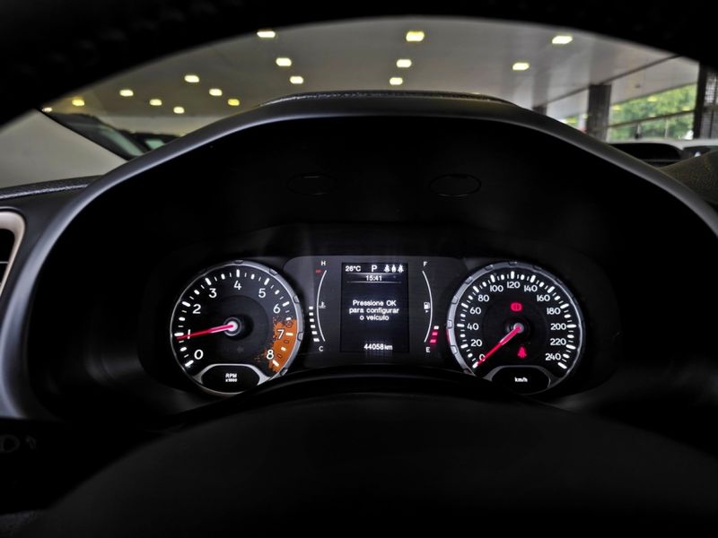 JEEP RENEGADE 1.8 16V FLEX LONGITUDE 4P AUTOMÁTICO 2015/2016 CARRO DEZ NOVO HAMBURGO / Carros no Vale