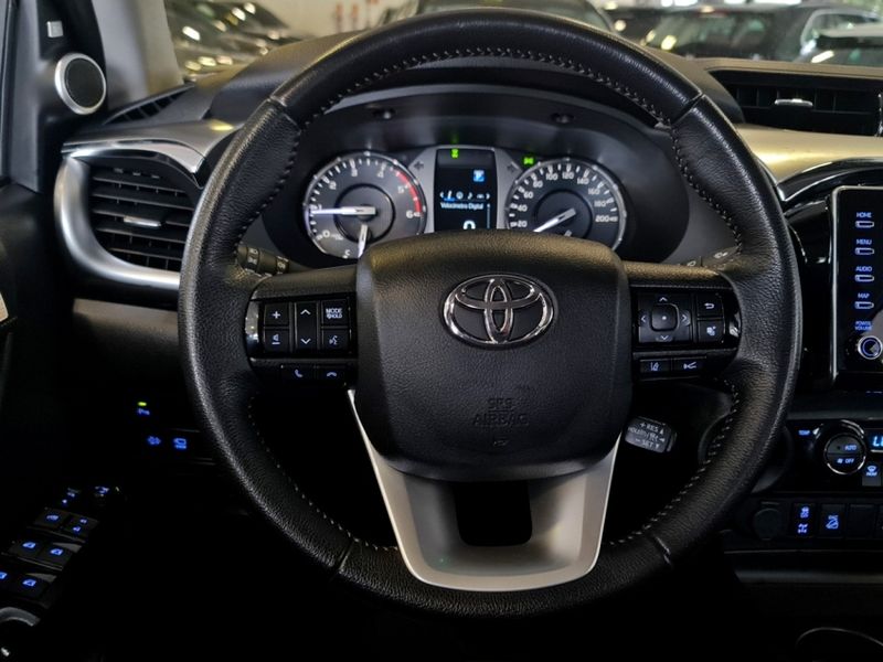 Toyota HILUX 2.8 D-4D TURBO DIESEL CD SRX 4X4 AUTOMÁTICO 2022/2022 CARRO DEZ NOVO HAMBURGO / Carros no Vale