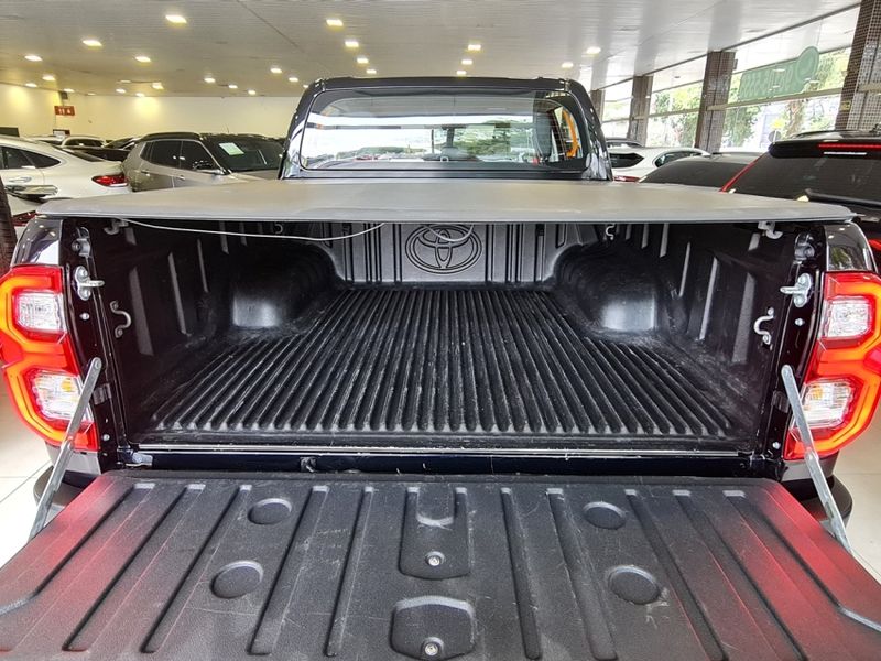 Toyota HILUX 2.8 D-4D TURBO DIESEL CD SRX 4X4 AUTOMÁTICO 2022/2022 CARRO DEZ NOVO HAMBURGO / Carros no Vale