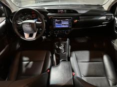 Toyota HILUX 2.8 D-4D TURBO DIESEL CHASSI 4X4 MANUAL 2023/2023 CARRO AUTOMARCAS CAXIAS DO SUL / Carros no Vale