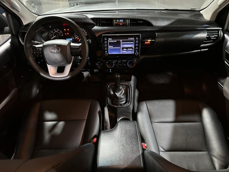 Toyota HILUX 2.8 D-4D TURBO DIESEL CHASSI 4X4 MANUAL 2023/2023 CARRO AUTOMARCAS CAXIAS DO SUL / Carros no Vale Toyota HILUX 2.8 D-4D TURBO DIESEL CHASSI 4X4 MANUAL 2023/2023 CARRO AUTOMARCAS CAXIAS DO SUL / Carros no Vale