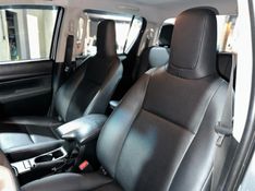 Toyota HILUX 2.8 D-4D TURBO DIESEL CHASSI 4X4 MANUAL 2023/2023 CARRO AUTOMARCAS CAXIAS DO SUL / Carros no Vale