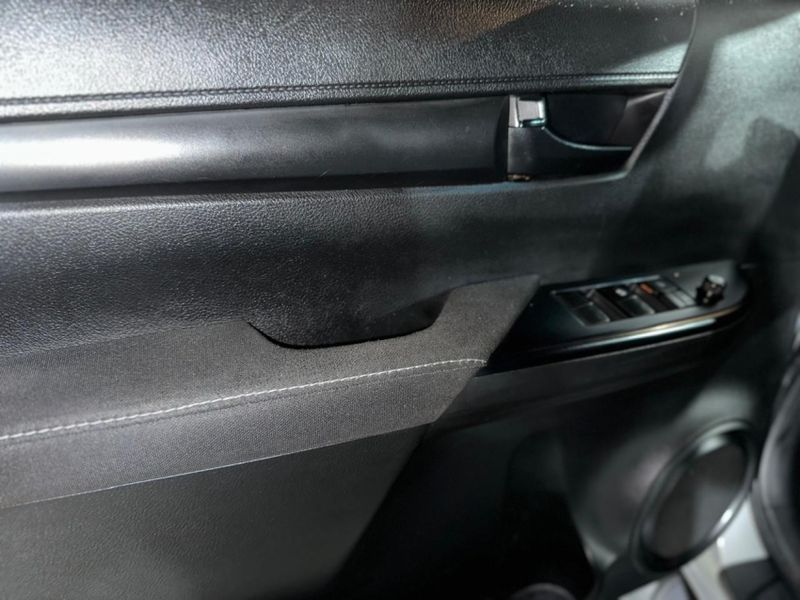 Toyota HILUX 2.8 D-4D TURBO DIESEL CHASSI 4X4 MANUAL 2023/2023 CARRO AUTOMARCAS CAXIAS DO SUL / Carros no Vale Toyota HILUX 2.8 D-4D TURBO DIESEL CHASSI 4X4 MANUAL 2023/2023 CARRO AUTOMARCAS CAXIAS DO SUL / Carros no Vale