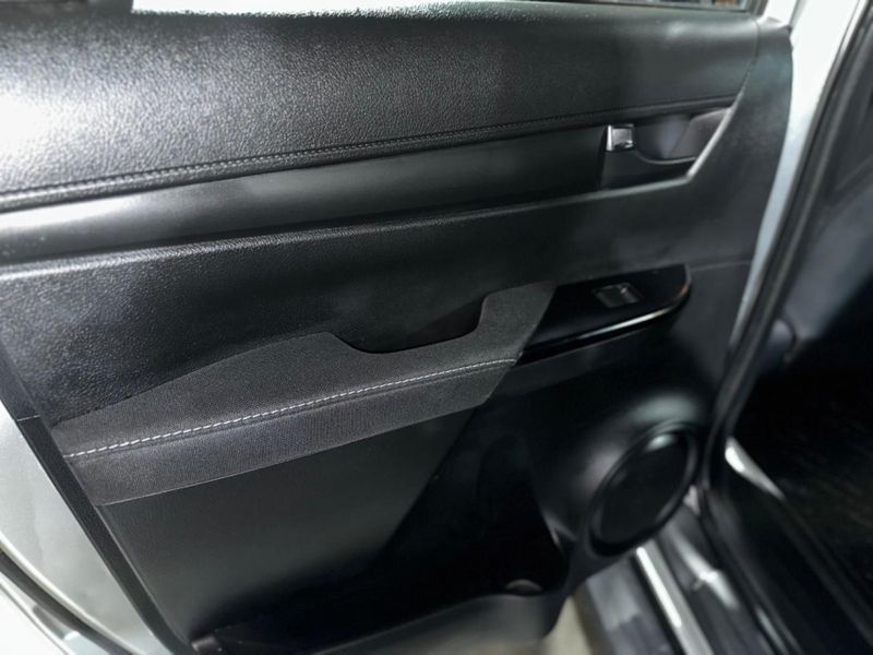 Toyota HILUX 2.8 D-4D TURBO DIESEL CHASSI 4X4 MANUAL 2023/2023 CARRO AUTOMARCAS CAXIAS DO SUL / Carros no Vale Toyota HILUX 2.8 D-4D TURBO DIESEL CHASSI 4X4 MANUAL 2023/2023 CARRO AUTOMARCAS CAXIAS DO SUL / Carros no Vale