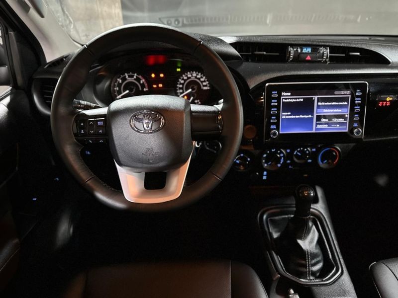 Toyota HILUX 2.8 D-4D TURBO DIESEL CHASSI 4X4 MANUAL 2023/2023 CARRO AUTOMARCAS CAXIAS DO SUL / Carros no Vale Toyota HILUX 2.8 D-4D TURBO DIESEL CHASSI 4X4 MANUAL 2023/2023 CARRO AUTOMARCAS CAXIAS DO SUL / Carros no Vale