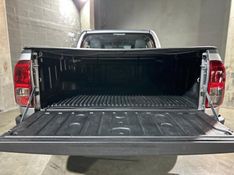 Toyota HILUX 2.8 D-4D TURBO DIESEL CHASSI 4X4 MANUAL 2023/2023 CARRO AUTOMARCAS CAXIAS DO SUL / Carros no Vale