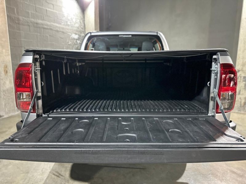Toyota HILUX 2.8 D-4D TURBO DIESEL CHASSI 4X4 MANUAL 2023/2023 CARRO AUTOMARCAS CAXIAS DO SUL / Carros no Vale Toyota HILUX 2.8 D-4D TURBO DIESEL CHASSI 4X4 MANUAL 2023/2023 CARRO AUTOMARCAS CAXIAS DO SUL / Carros no Vale